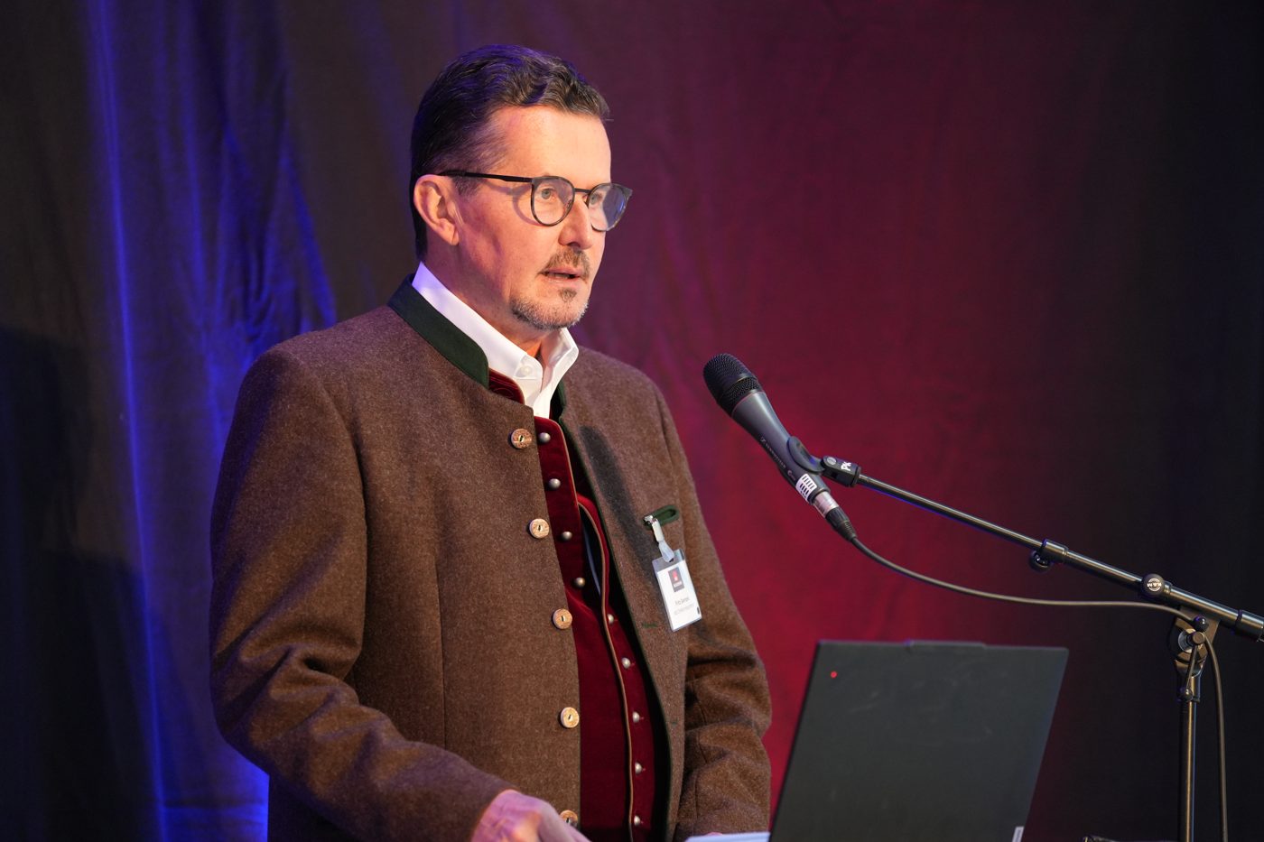 Fritz Gempel am Rednerpult